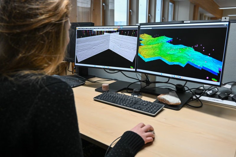 BGS-staff-assess-the-North-Sea-sandstone-CCS