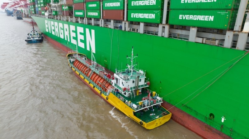 World's 1st ship-to-ship carbon capture transfer